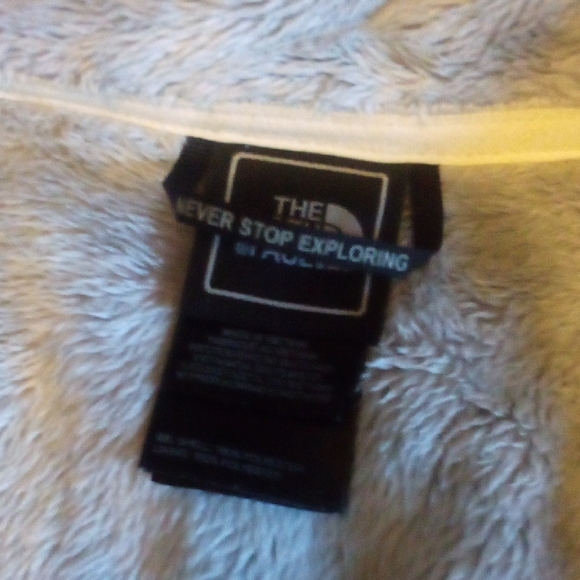 North Face Osito EUC small Woman's: 38"  Silver / Grey - Picture 4 of 12